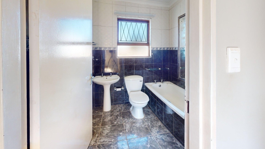 2 Bedroom Property for Sale in Kabega Park Eastern Cape